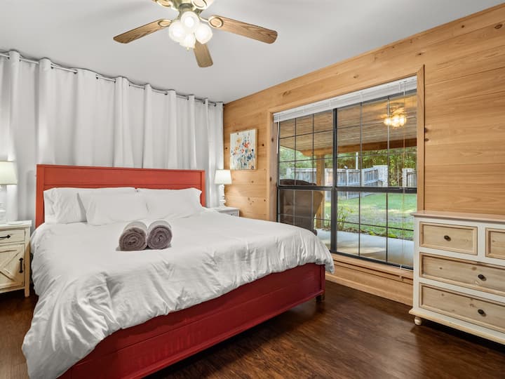 Spacious king bedroom with quality linens