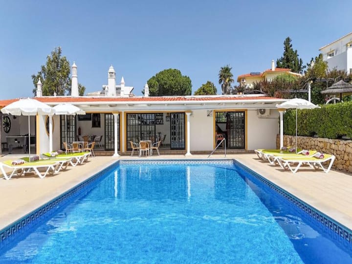Your Ideal Albufeira Stay At Villa Das Buganvilias - Albufeira