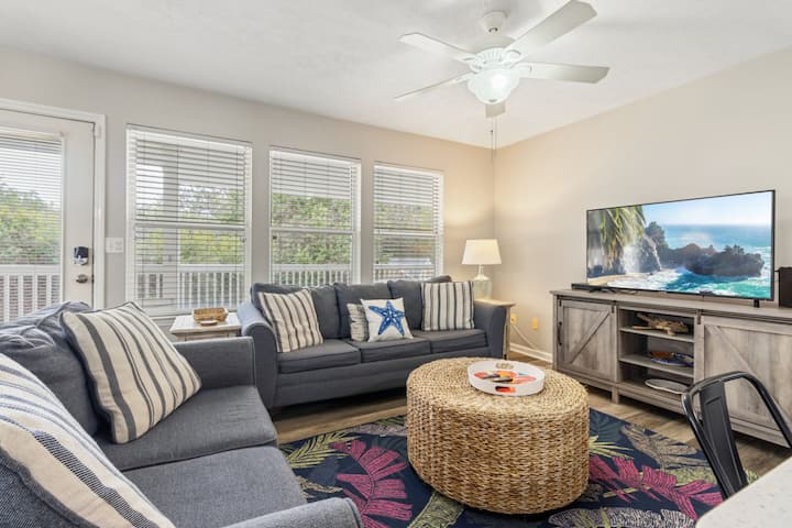 Beach Retreat At Peachtree Place, 2br 2ba Sleeps 8 - Panama City Beach, FL