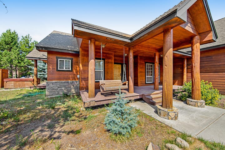 Spacious Mccall Escape Hot Tub & Fire Pit - McCall, ID