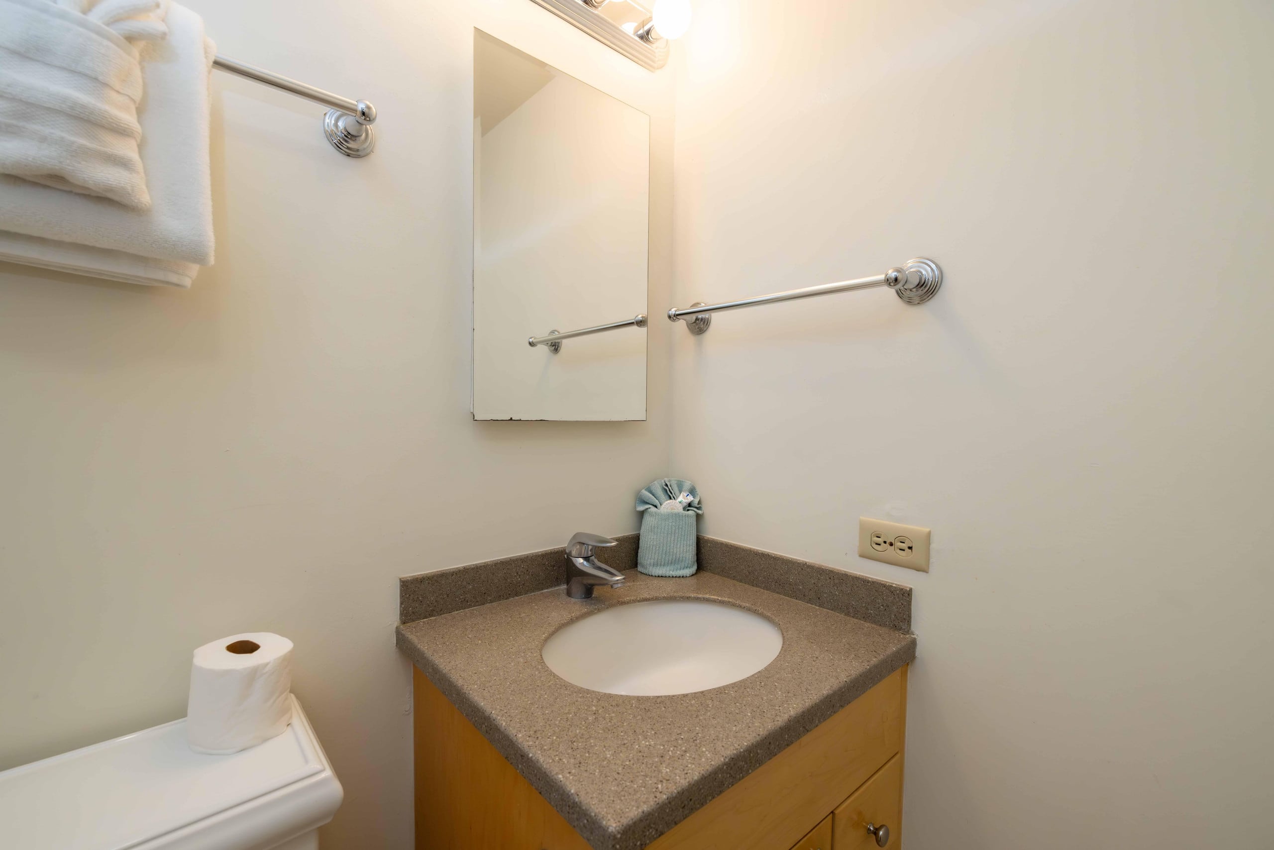 Condo in Kihei · ★4.71 · 2 bedrooms · 4 beds · 2 shared baths - Image 21