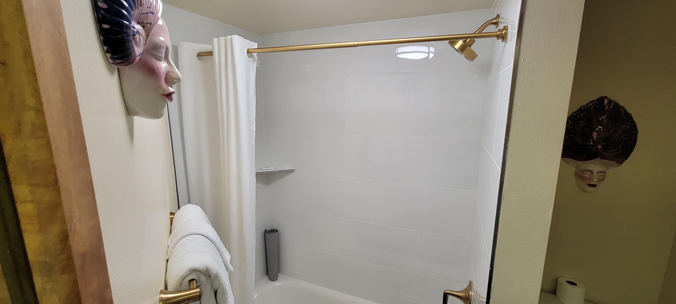 Condo in Kihei · ★4.5 · 3 bedrooms · 5 beds · 3 shared baths - Image 21