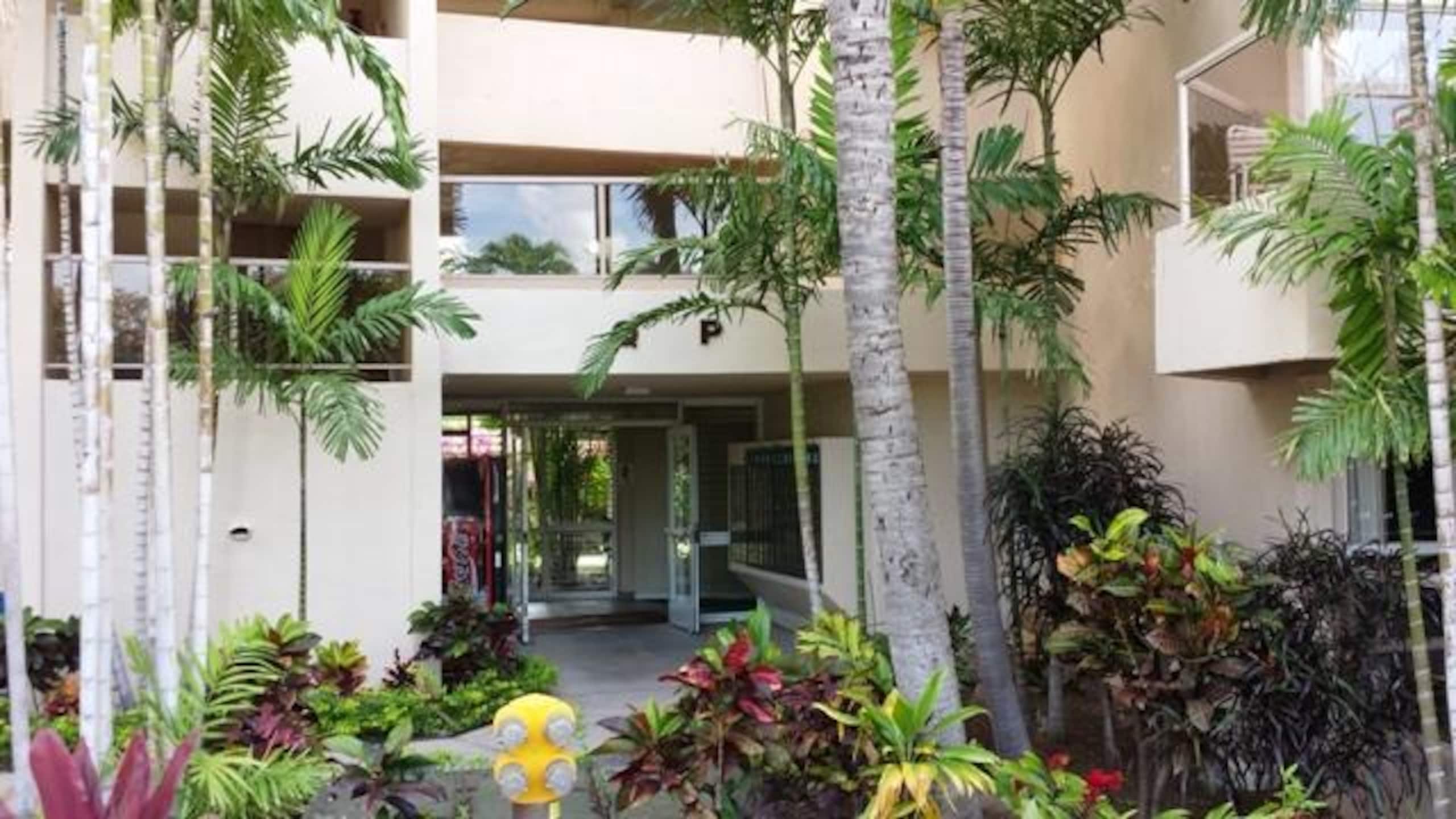 Condo in Kihei · ★4.32 · 1 bedroom · 2 beds · 2 private baths - Image 27