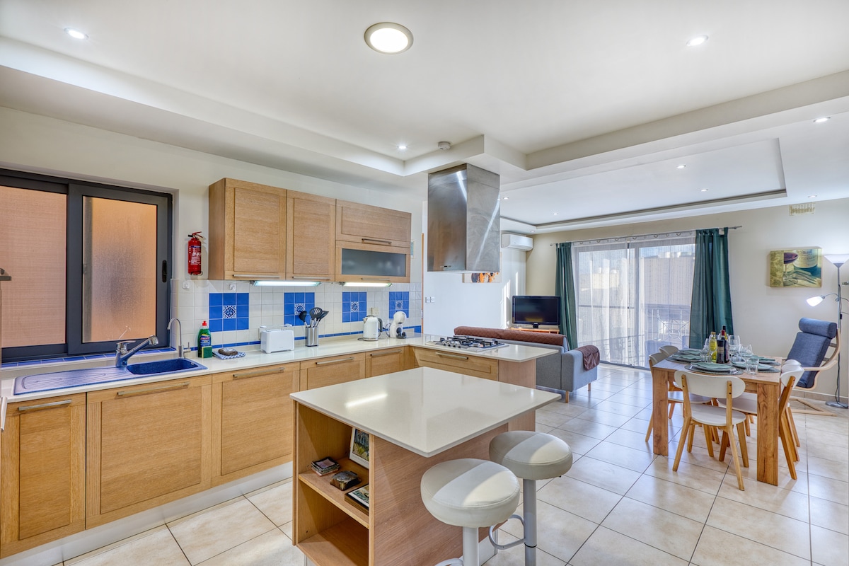 Charming 2 bedroom flat close to the beach Rmus1-1