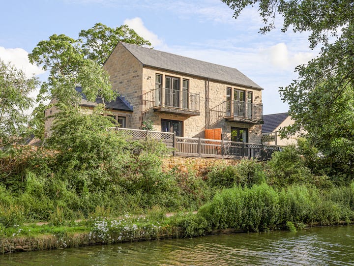 The Swans Nest Lock View - Skipton