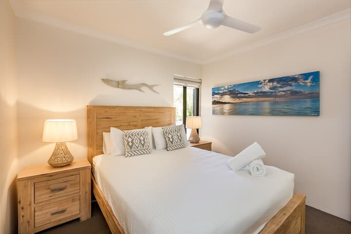 พักผ่อนสบายๆในห้องนอนที่ 3 ที่มีเตียงขนาดควีนไซส์