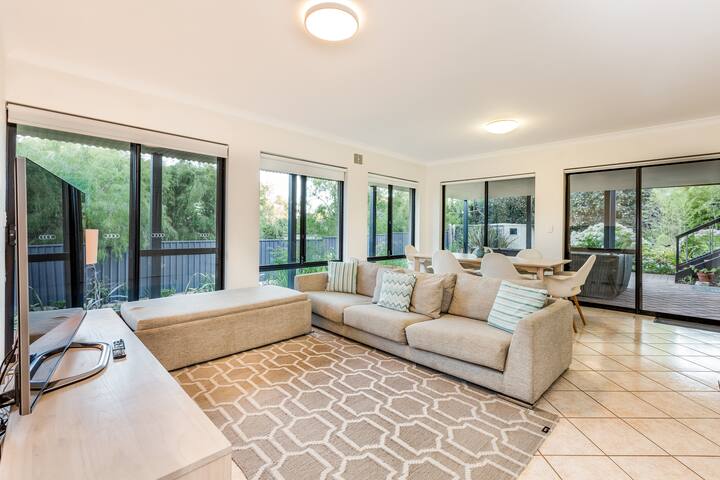 Aqua on Green—Bikes, Kayaks, Ocean Views, and More gallery image 3