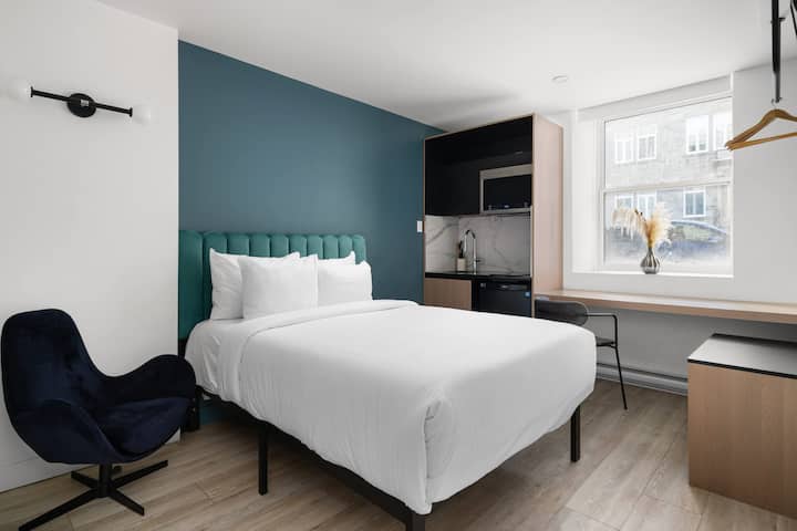 Affordable Queen Studio · Central Montréal - Montreal