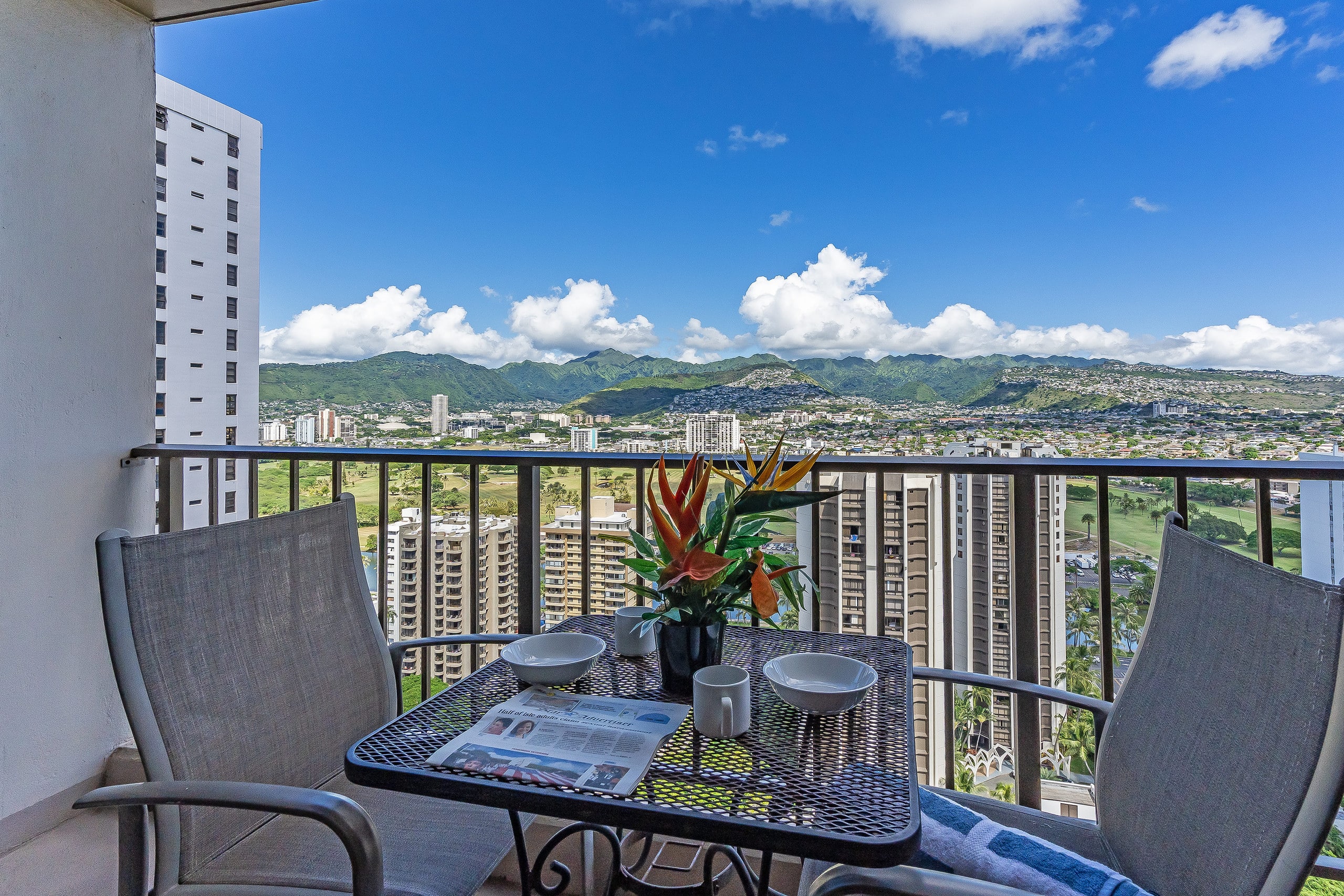 City-MT Views Family Escape at the Waikiki Sunset - Image 4