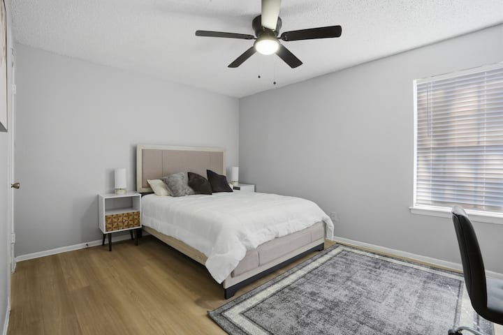 Charming 2 Bed 2 Bath Escape - San Antonio, TX