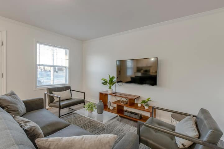 Memory Maker | Chic 1br Retreat - FirstBank Stadium