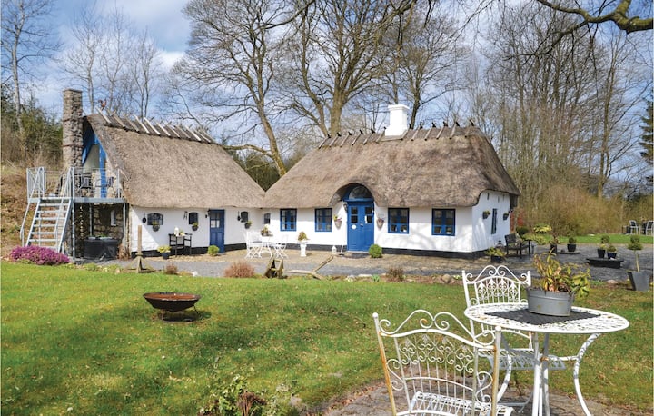 Beautiful Home In Give With Wifi - Billund