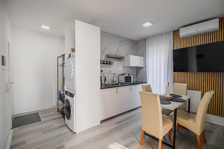 Two Bedroom Apartment Jose With Private Parking - Liubliana