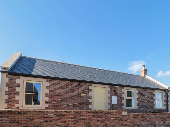 Glebe Cottage - Dunstanburgh Castle