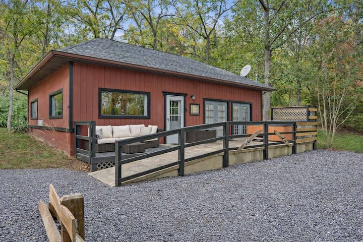 Pet-friendly W/river Access, Hot Tub Great Views - Rileyville, VA
