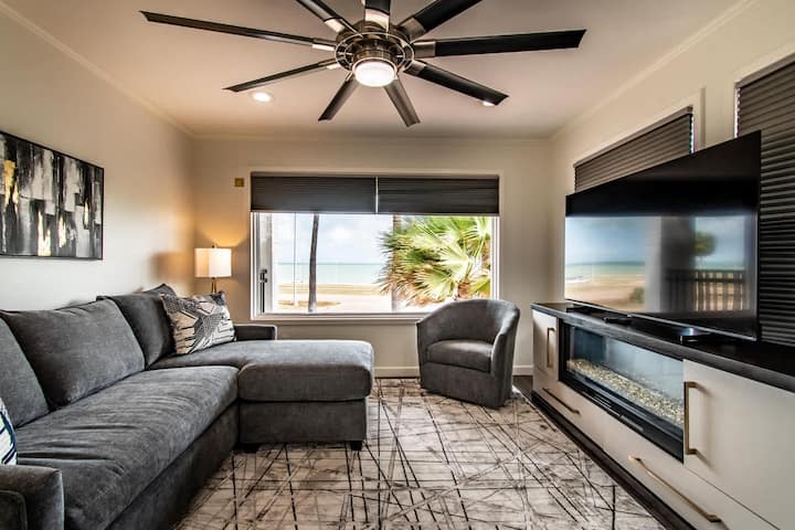 Beachfront Coastal Paradise With Private Pool - North Padre Island, TX