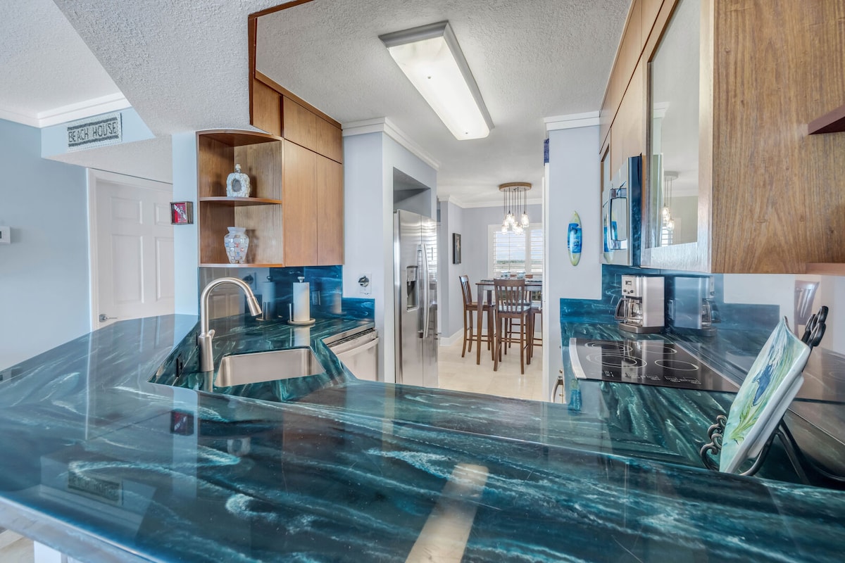 NEW Oceanfront 2/2 | 2 King Suites | Heated Pool