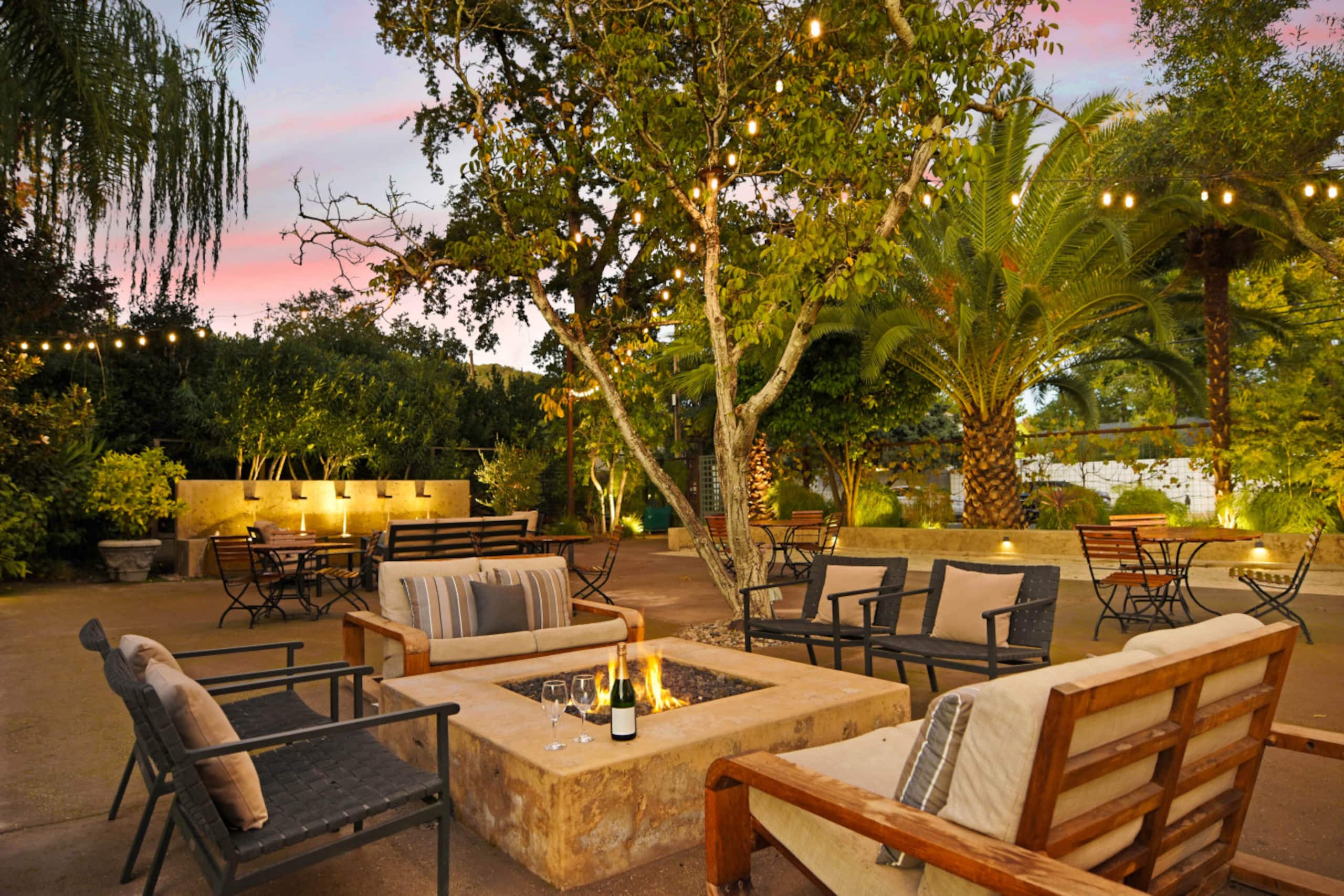 Bungalows 313 6 Private Suites, Courtyard Oasis - Photo 10