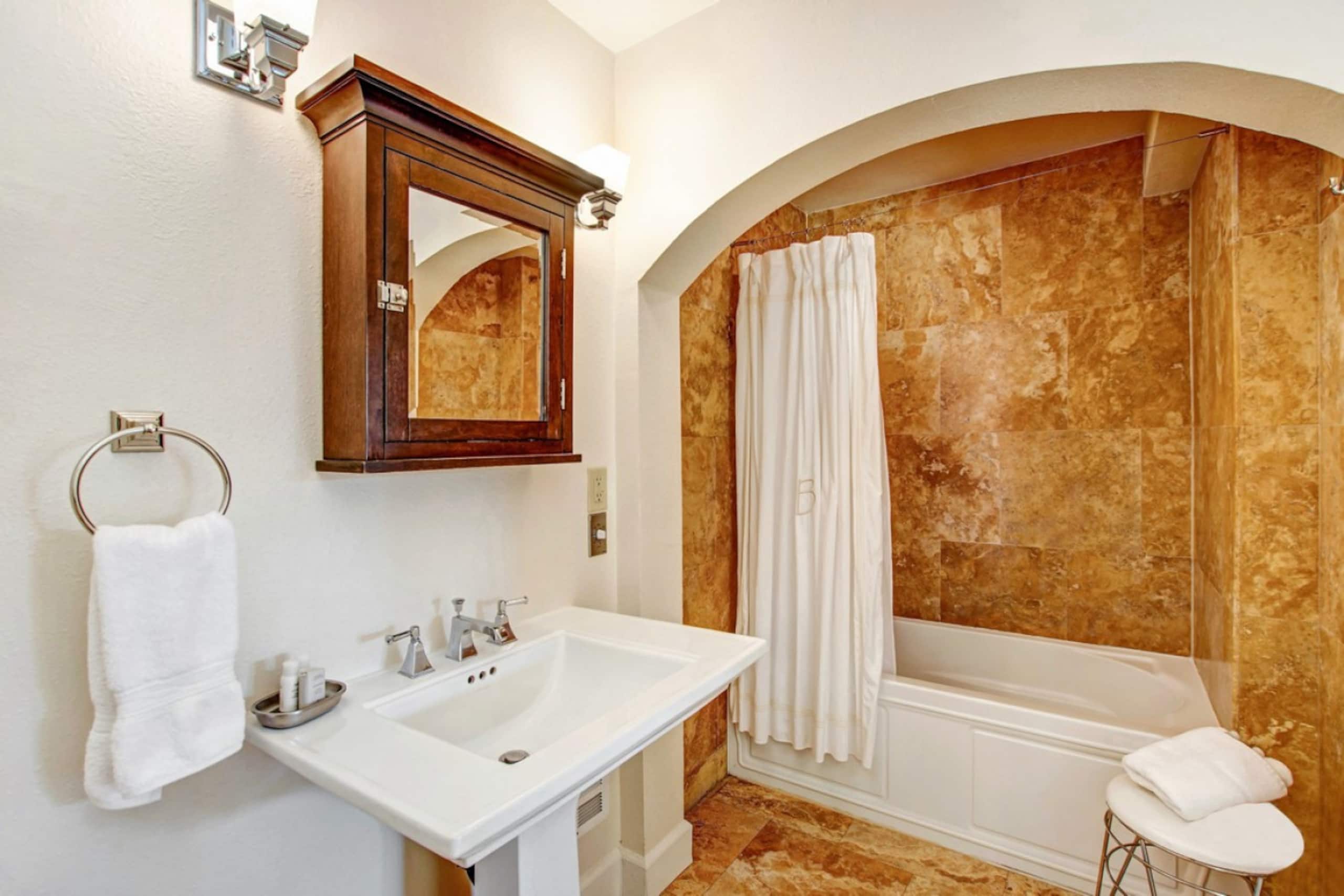 Bungalows 313 6 Private Suites, Courtyard Oasis - Photo 24