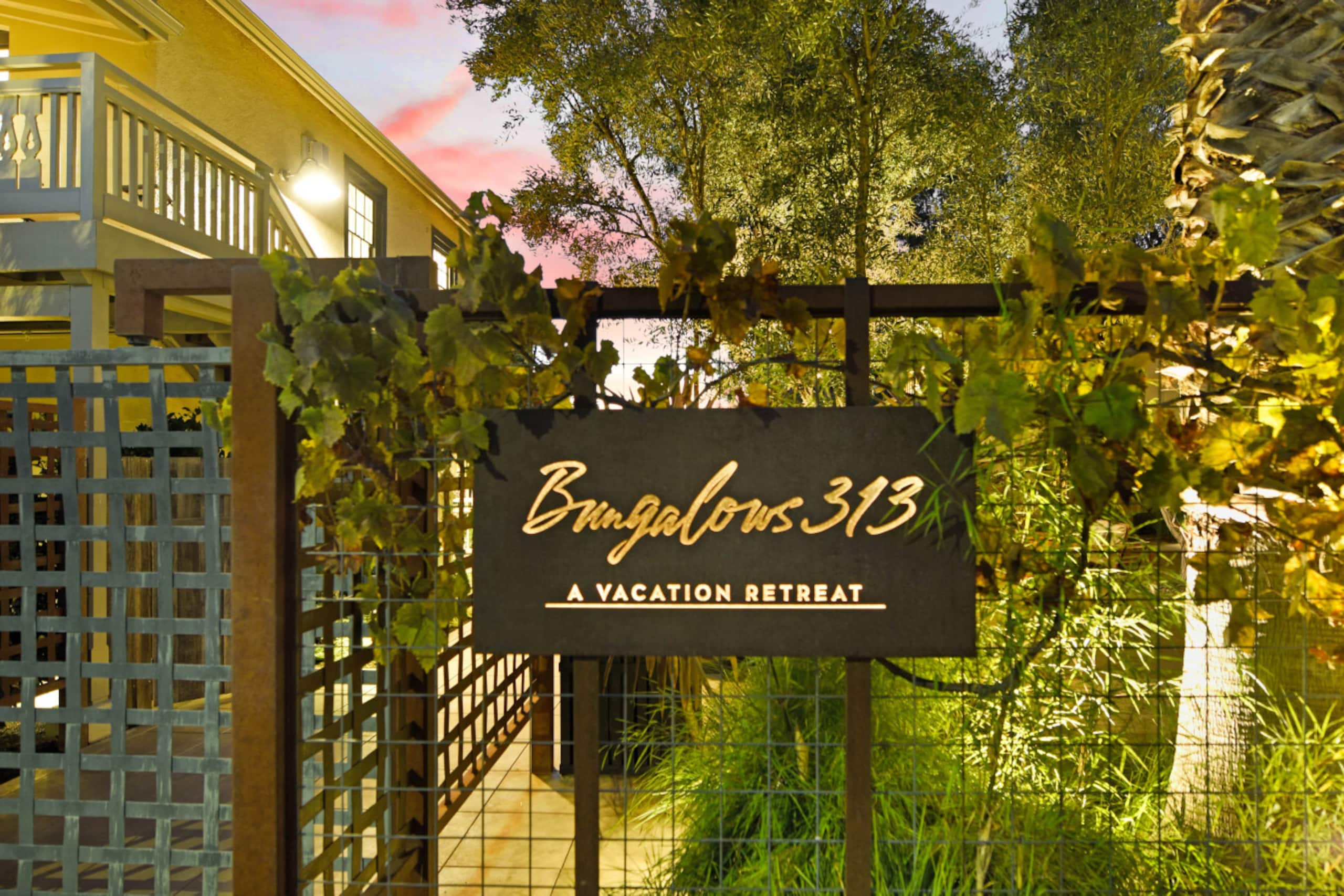 Bungalows 313 6 Private Suites, Courtyard Oasis - Photo 9