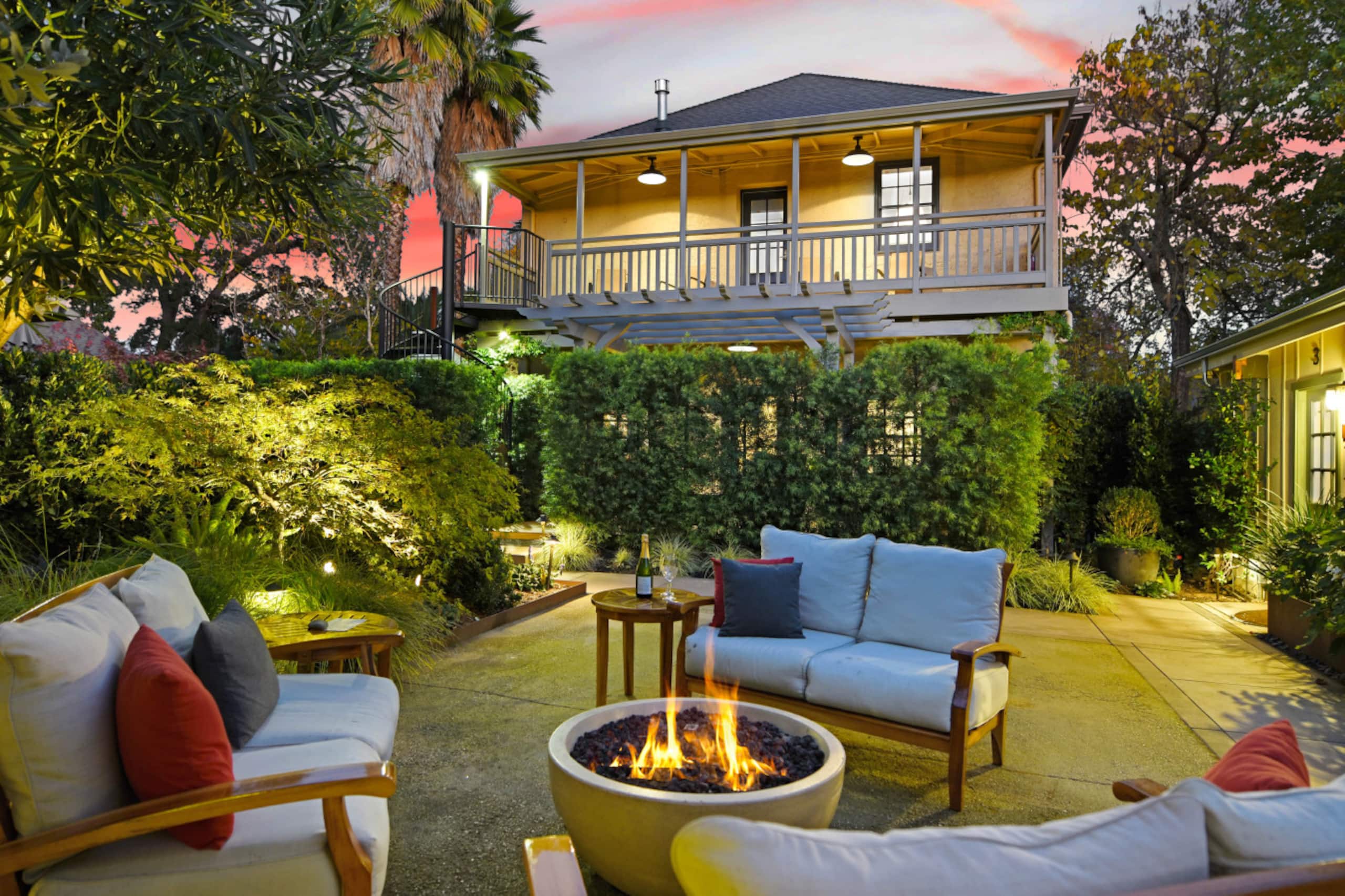 Bungalows 313 6 Private Suites, Courtyard Oasis - Photo 11