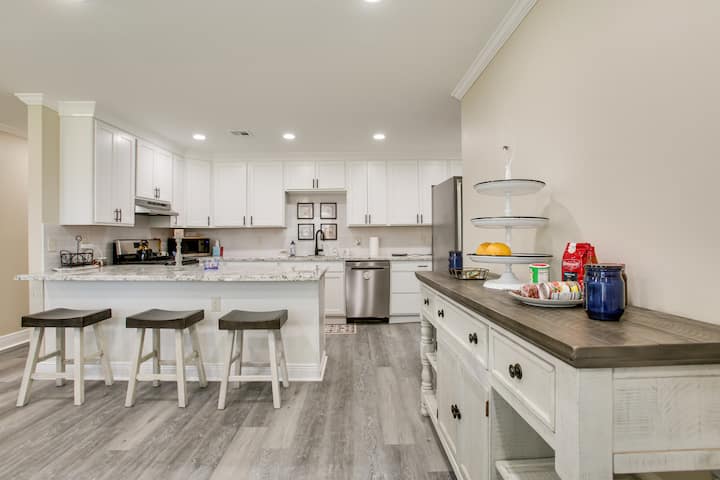 Dine, Shop & Play: Kenner Home W/ Patio & Yard! - Kenner, LA