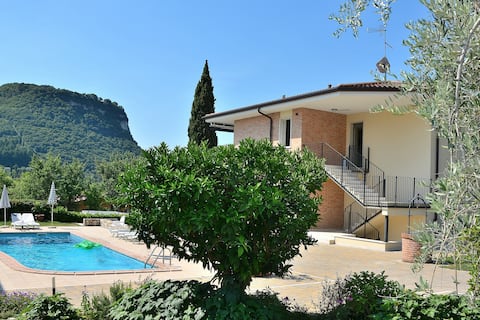 Cà Gardesana With Pool