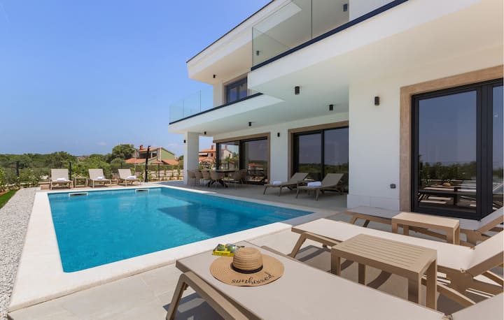 Gorgeous Home In Galilzana - Fažana