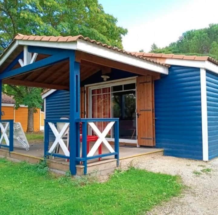 Chalet Spacieux Avec 3 Chambres Et 2 Salles D'eau - Châtellerault