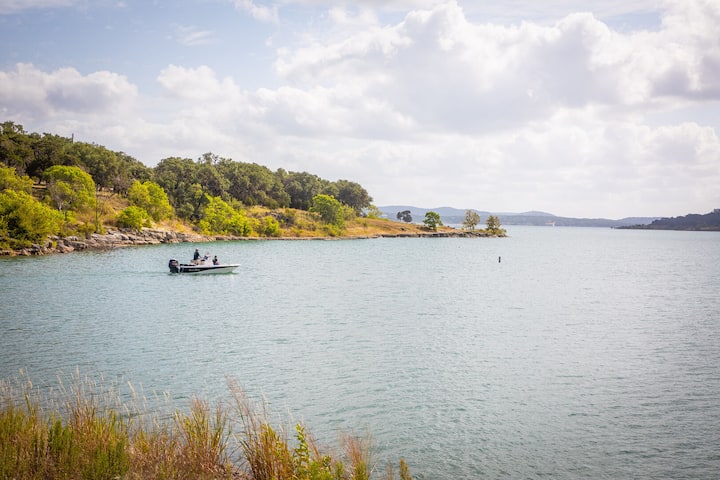 Lake House - Lakefront, Access to Canyon Lake