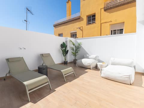 Popular Airbnb listing: Bright studio in a building with terrace III in El Molinillo