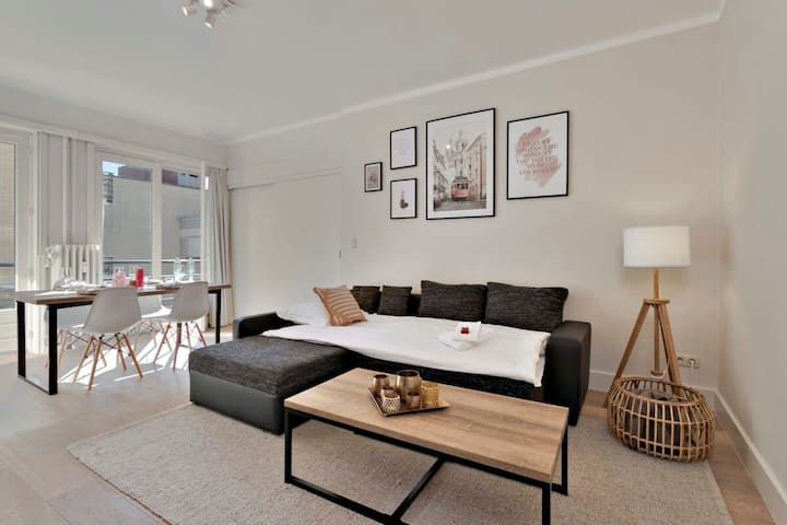 Cozy Apartment W/ Balcony & Parking - Knokke-Heist