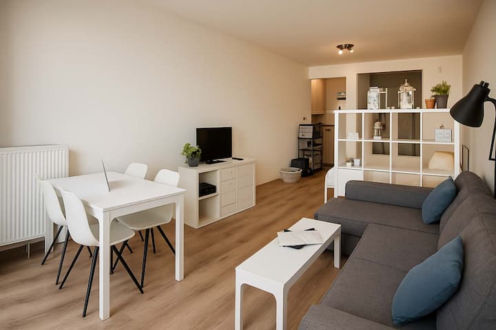 Waterfront Retreat W/ Beach Access & Balcony - Bruges