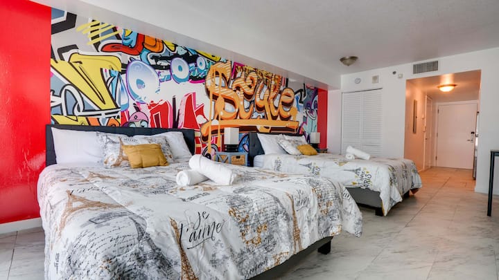 Brickell Studio | Free Parking | Pool & Gym - Miami, FL