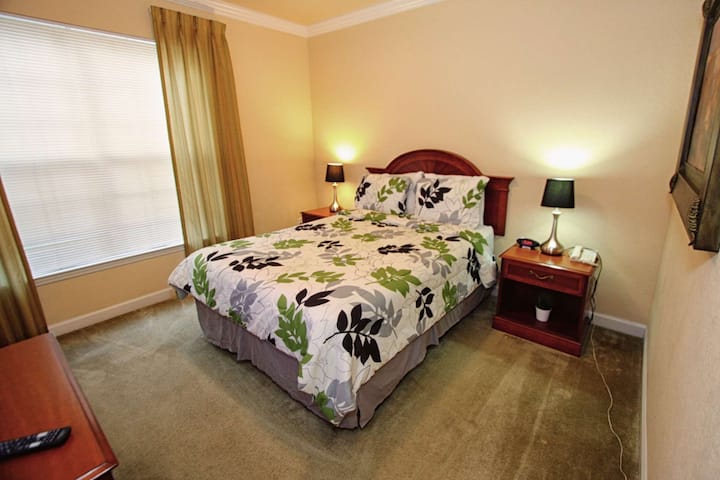 Queen Bedroom w/En-Suite Bath & Flat Screen TV w/Cable - View #4