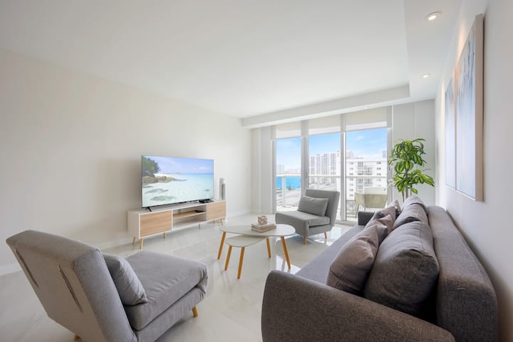 Stylish 1-bed | Steps To The Beach - Sunny Isles Beach, FL