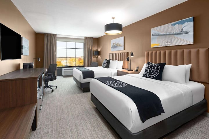 2 Queen River View | Wyndham Riverbend |Kayak Base - Geneva-on-the-Lake, OH