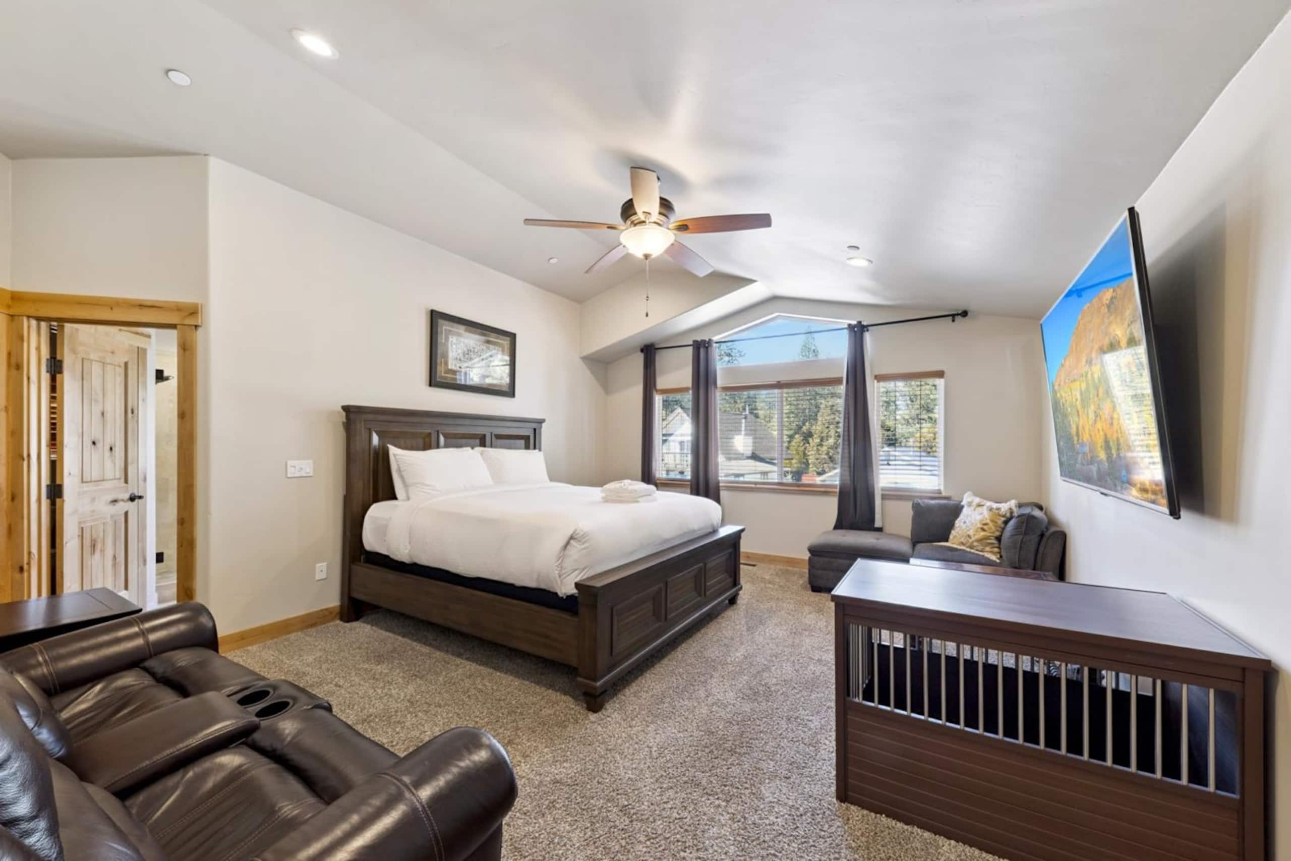 Creekwood Lodge Hot Tub, Game Room, EV Charger - Photo 1