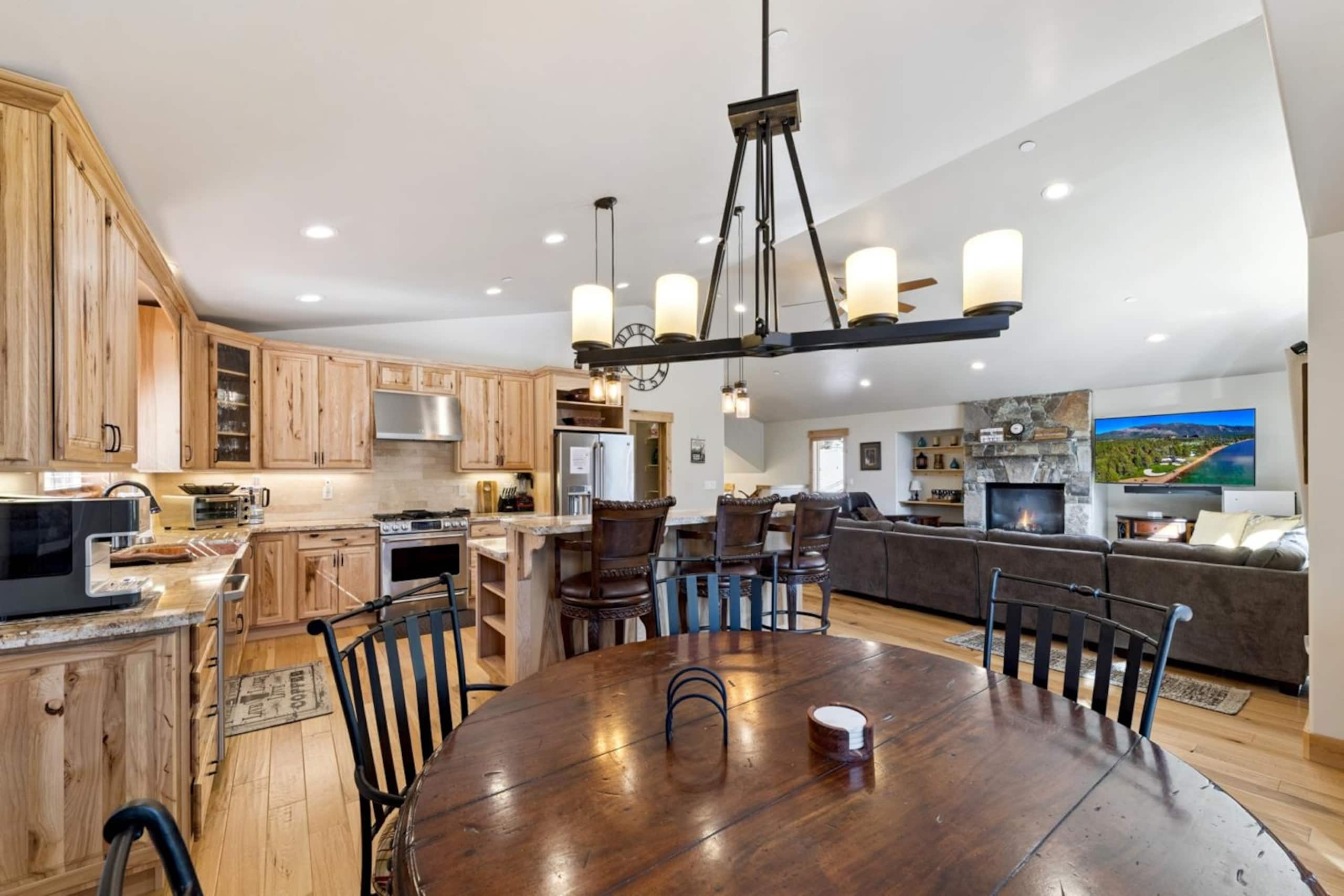 Creekwood Lodge Hot Tub, Game Room, EV Charger - Photo 15