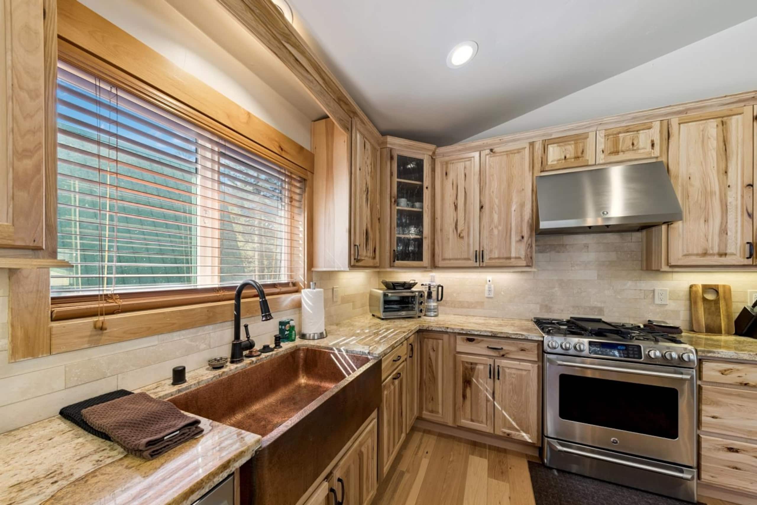 Creekwood Lodge Hot Tub, Game Room, EV Charger - Photo 11