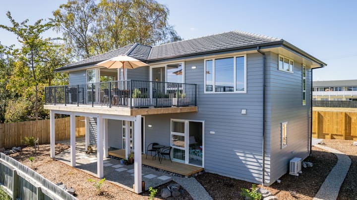 Teti Tranquility - New & Just Steps From The Lake - Taupō