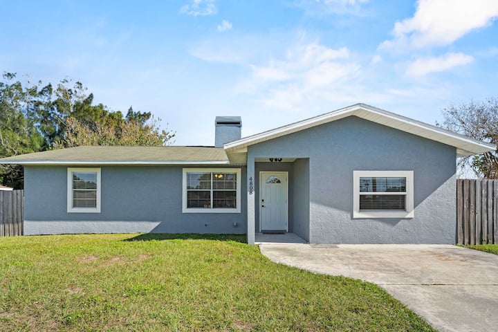 4br Home W/ Backyard & Bbq Grill. - Tampa Bay, FL