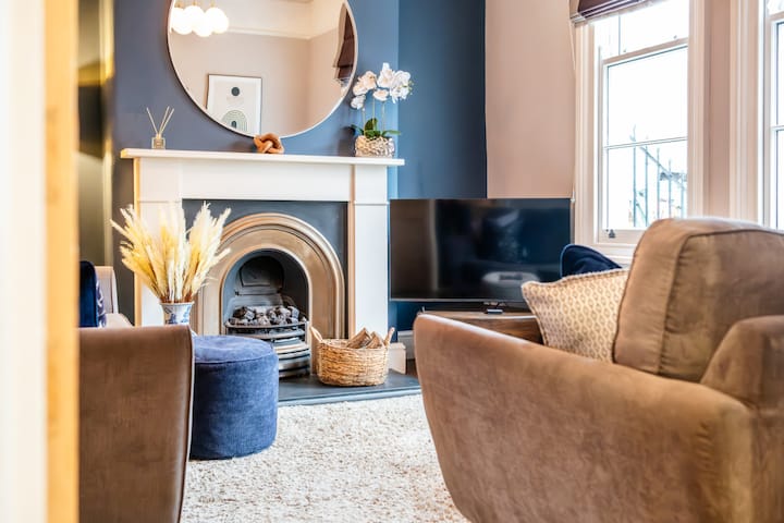 Stunning 2 Bed Townhouse With Patio In Cheltenham - Cheltenham