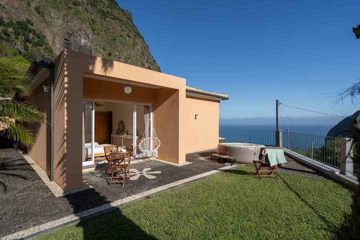 Casa Da Fajã Do Amo By An Island Apart - São Vicente