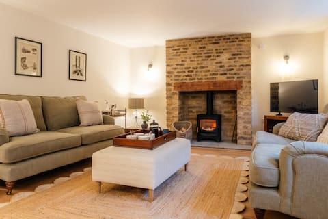 Top Airbnb: The Haybarn | Banham Cottages in Bourton On The Water