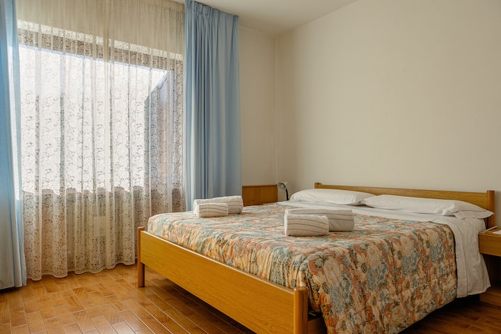 Odsjednite u smještaju „Cèsa Silvano – prizemlje”: apartman se nalazi u mjestu Troi (Rocca Pietore), savršen je za 4 osobe i pruža prekrasan pogled na Dolomite. Rezervirajte odmah!