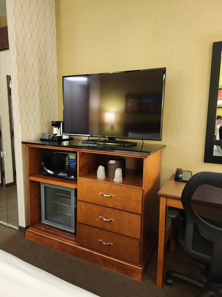 Wyndham Sugar Land | King | Riverwalk Rest - Sugar Land, TX