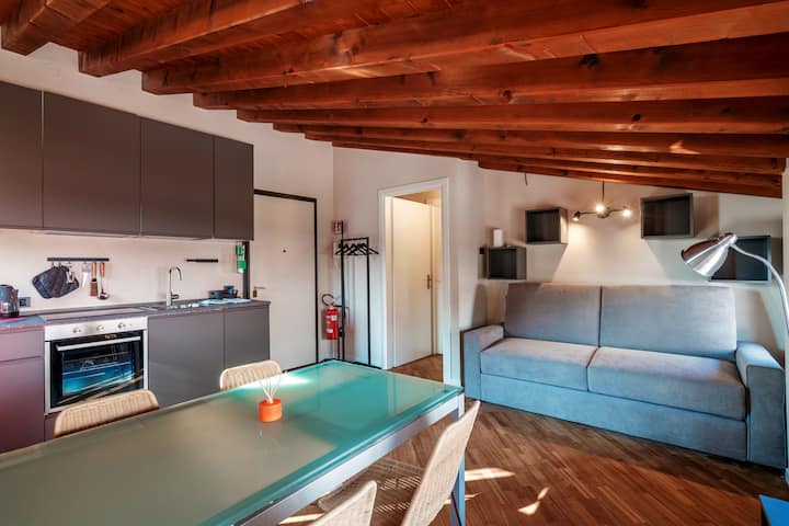 Host4u - Cozy Suite Cavour In Brescia City Center - Brescia