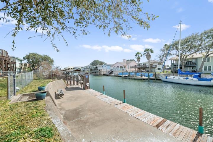 Little Bit Of Paradise - Fish Camp/private Dock - Rockport, TX