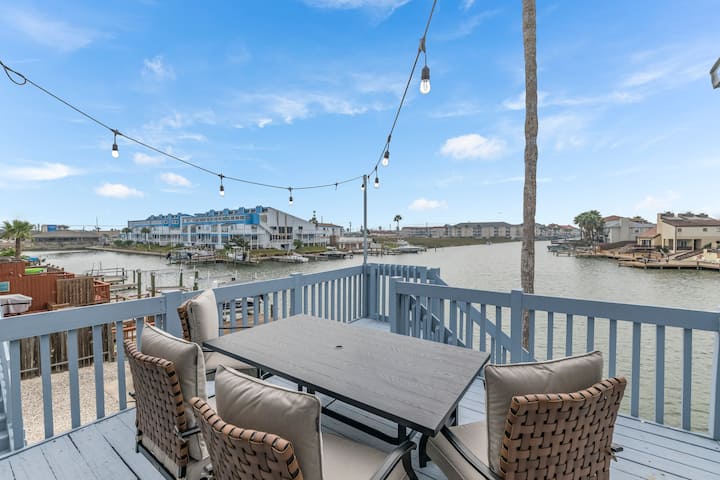 Coastal Getaway | Waterfront & Private Deck - Corpus Christi, TX